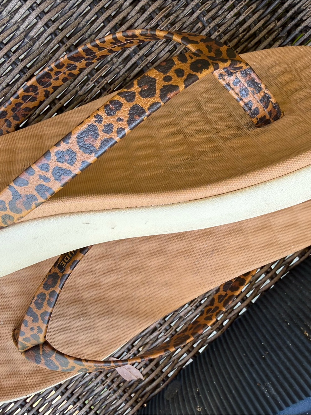 Hey Dude Maui Breeze Leopard Print Flip Flops. Great shape. Size W9 = Women’s 9 - Picture 12 of 16